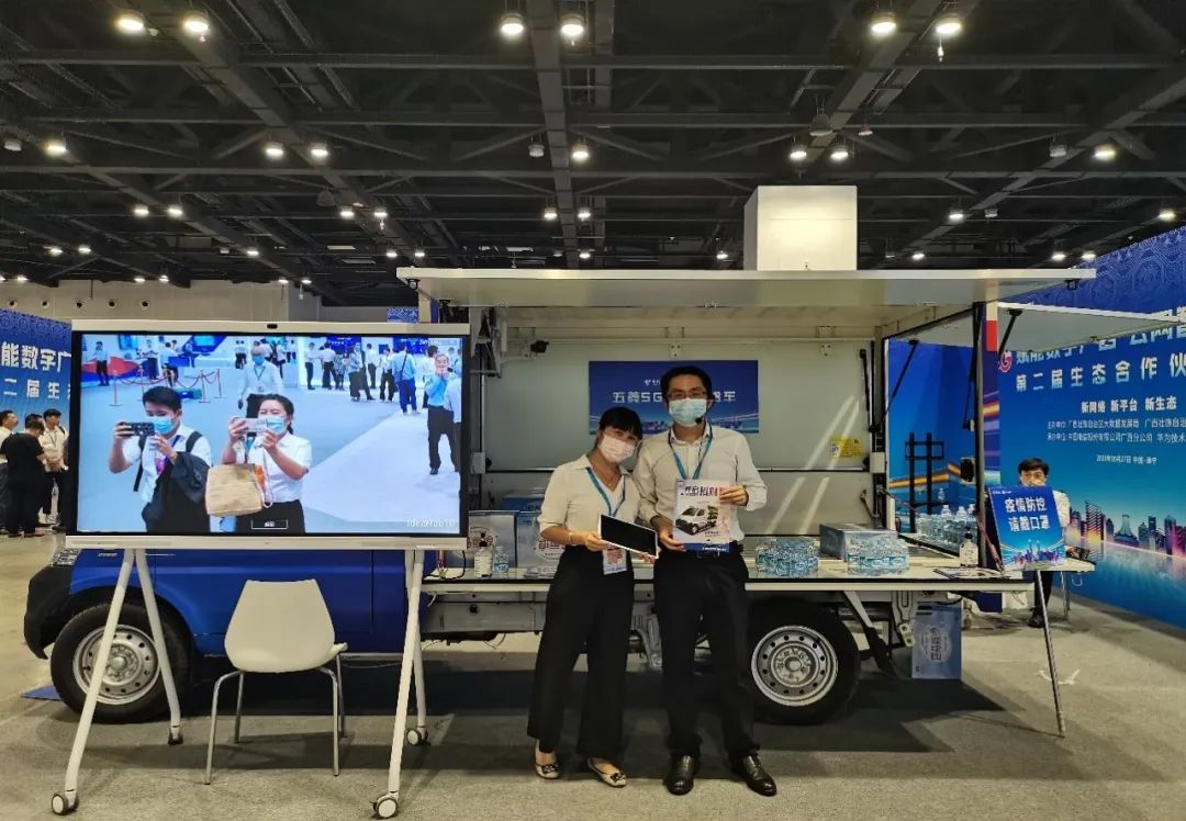 中国电信联合华为、五菱汽车、小视科技共同推出5G智慧售货车