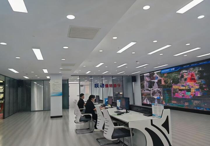 《新华日报》：胸怀报国志 一心谋发展｜从4人创业团队到头部AI企业，它的算法“不基础”